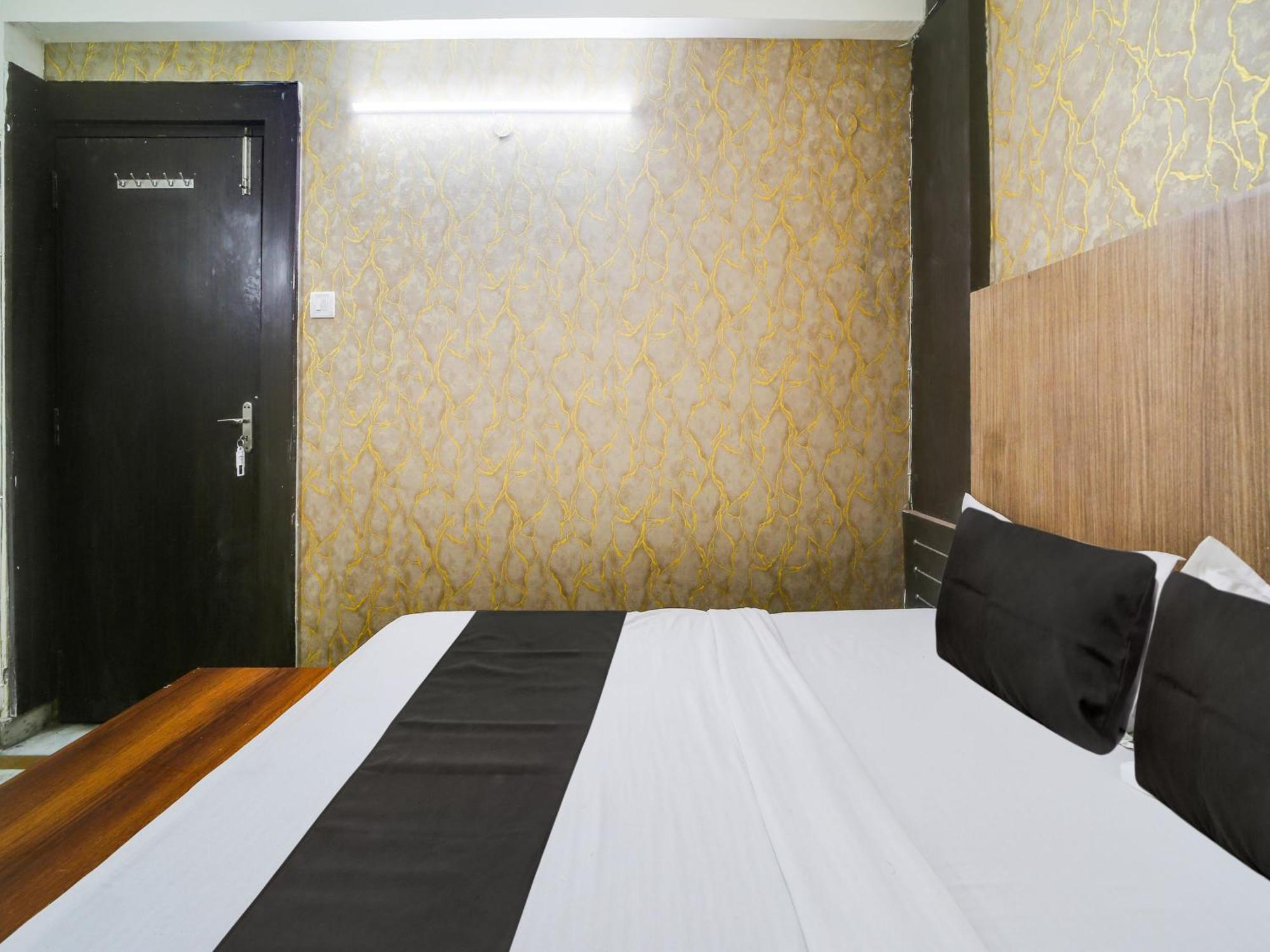 Super Hotel O The Surbhi Бопал Екстериор снимка