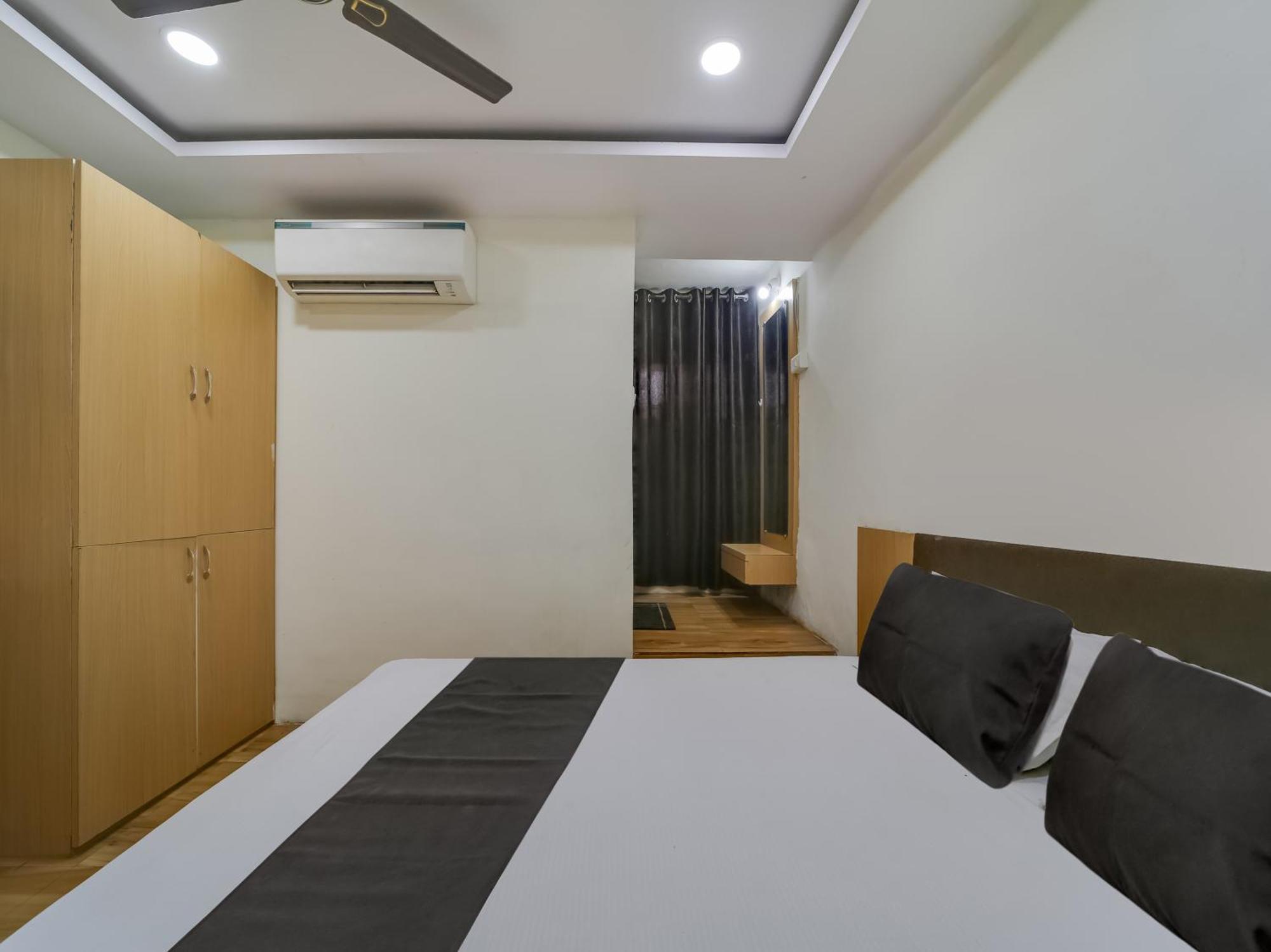 Super Hotel O The Surbhi Бопал Екстериор снимка