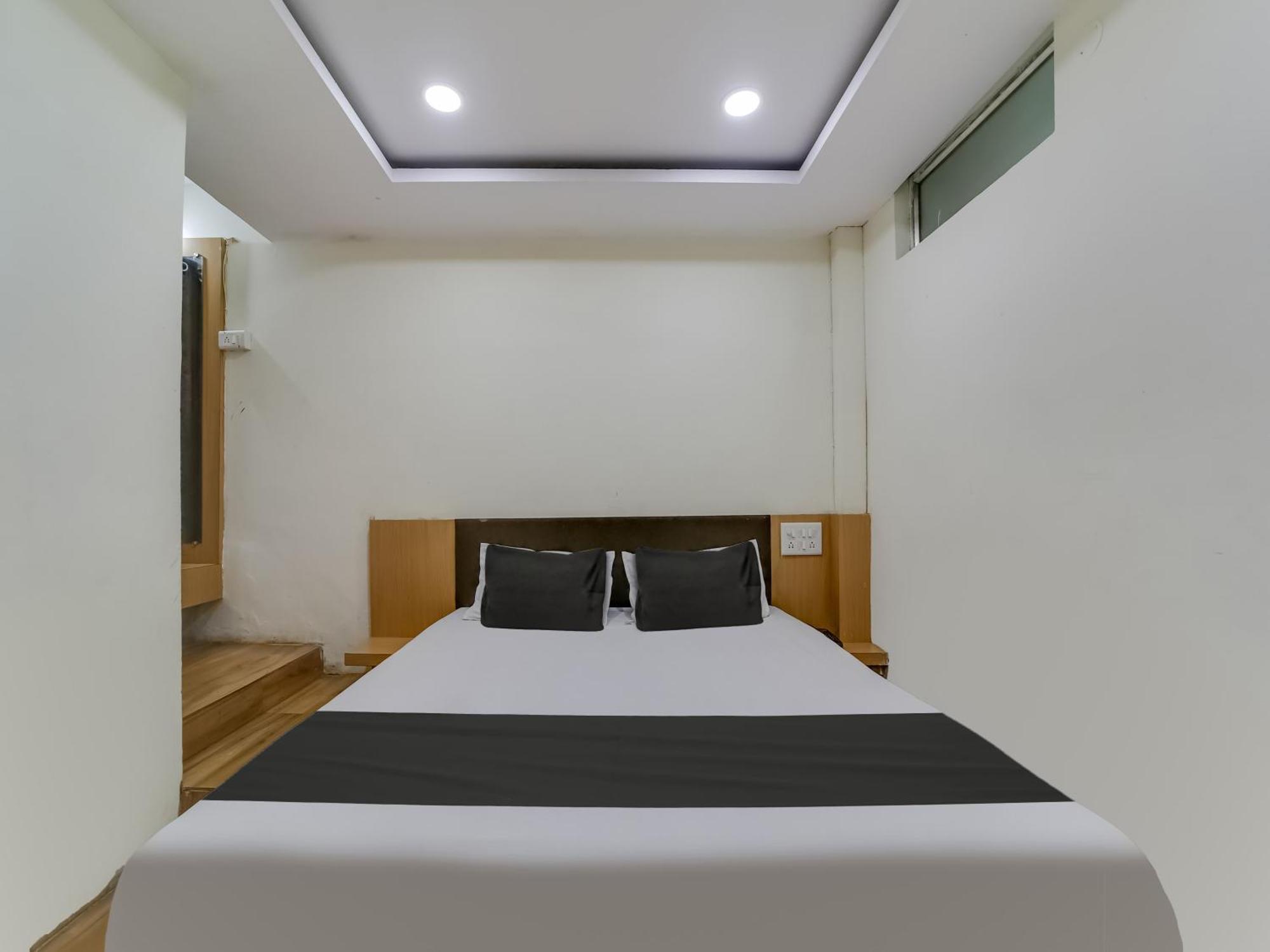 Super Hotel O The Surbhi Бопал Екстериор снимка